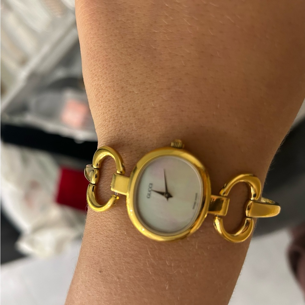 AUTHENTIC VINTAGE GUCCI MOTHER OF PEARL WATCH.